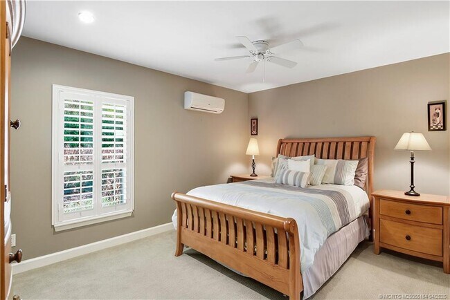 Building Photo - 4194 SW Gleneagle Cir