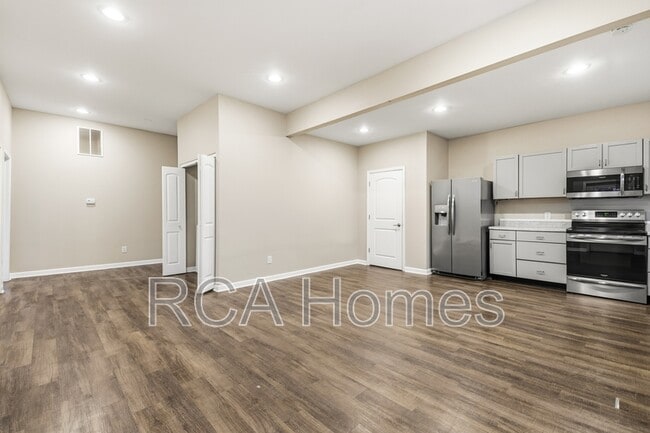 Building Photo - 1452 Woodlawn Ave