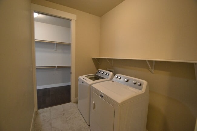 Building Photo - 3 Bedroom Ranch with Finished Basement Available Now!