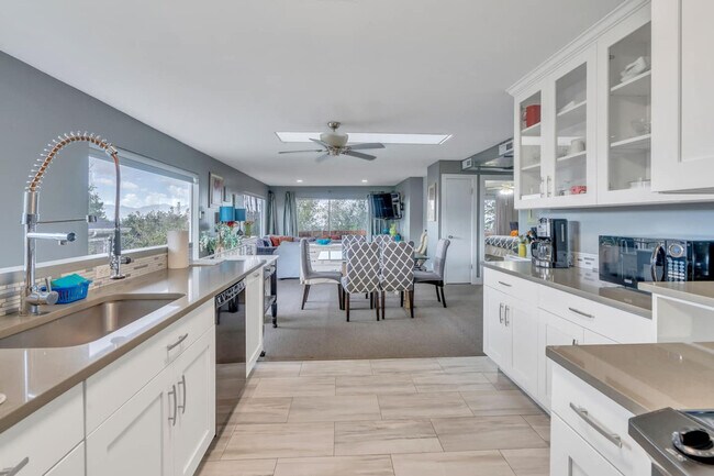 Building Photo - 665 Columbus St E