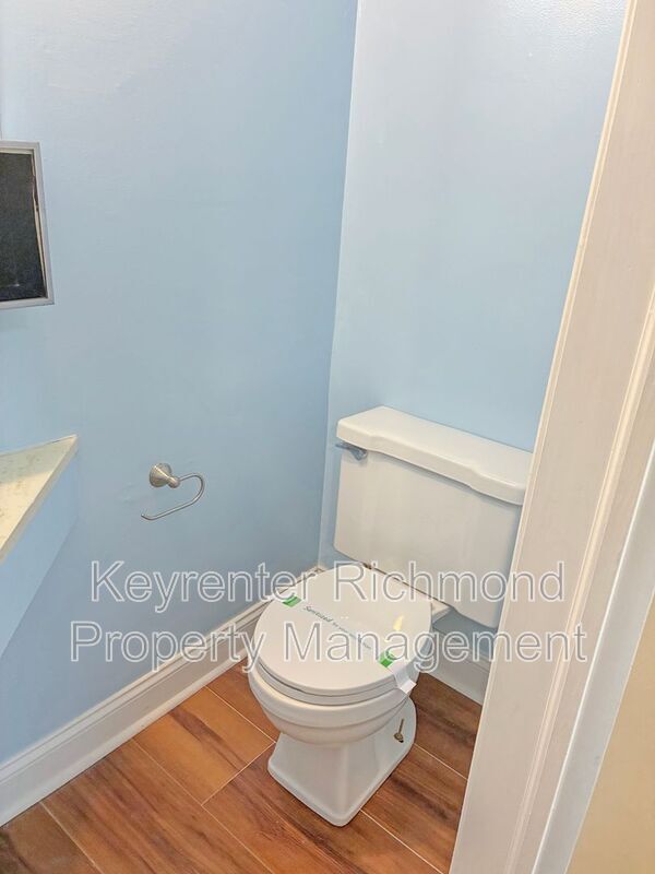 Building Photo - 735 Pleasant St