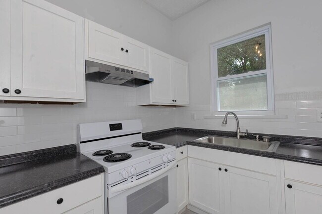 Building Photo - 2229 10th St