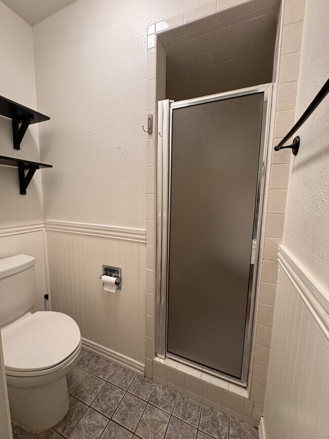 Building Photo - 2301 Perrin Dr