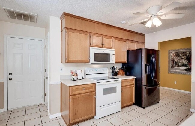 Building Photo - 250 Lafayette Dr