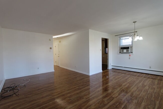 Building Photo - 6460 Ardleigh St