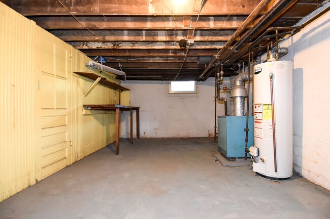 Building Photo - Nestled in the highly desirable Aurora Hills community.