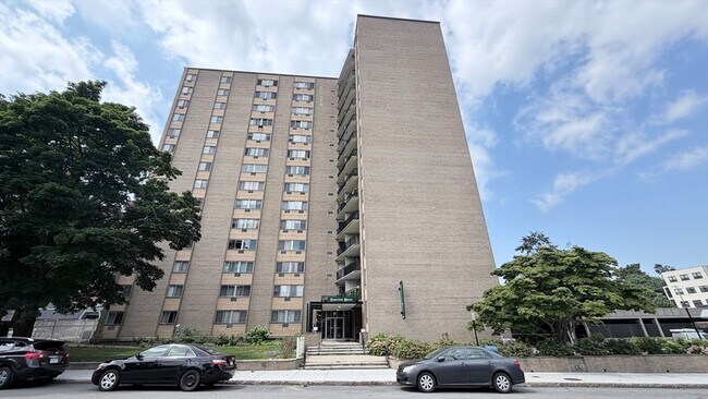 Building Photo - 1025 Hancock St