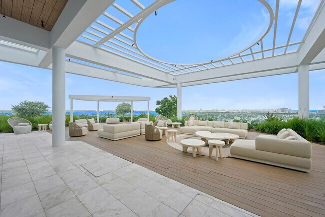 Building Photo - 580 72nd St