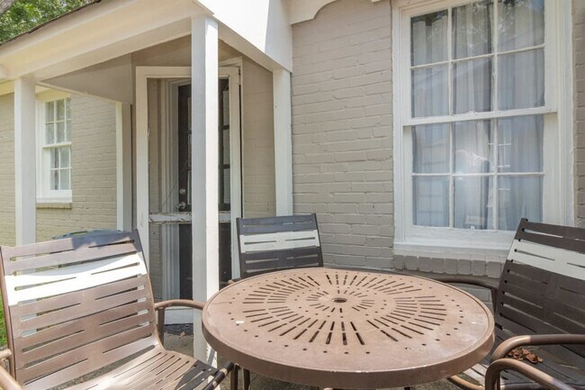 Building Photo - 3912 Crestview Dr