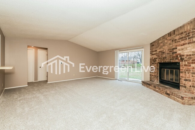 Building Photo - 4735 Stonehedge St