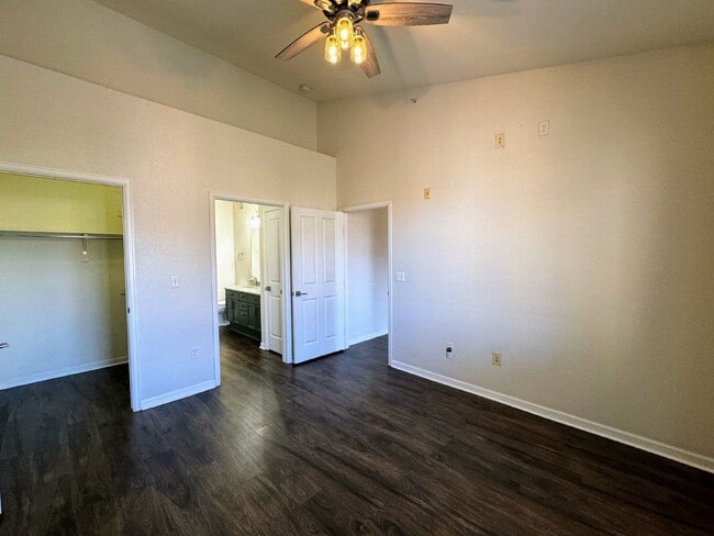 Building Photo - 9557 W San Juan Cir