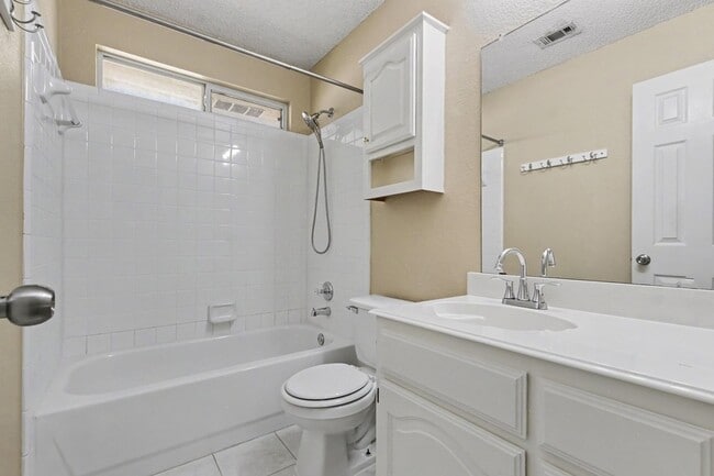 Building Photo - 1306 Woodmont Dr
