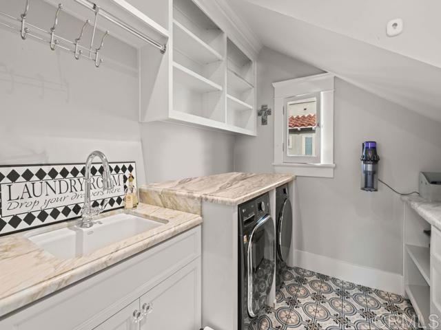 Building Photo - 1027 G Ave