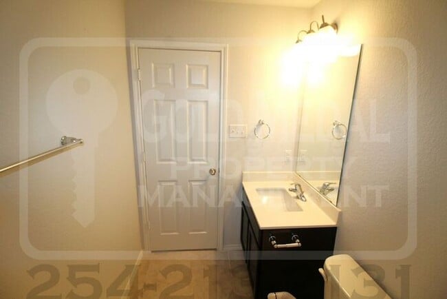 Building Photo - 1003 Torino St