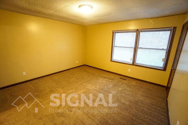 Building Photo - 725 Eastern Manor Ln