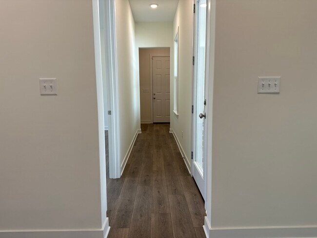 Building Photo - 5661 Pleasant Pk Pl