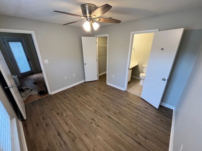 Building Photo - 1410 Collegiate Cir