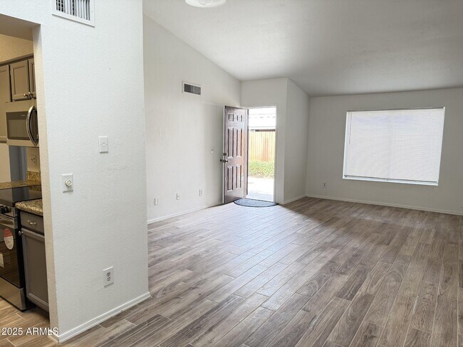 Building Photo - 629 N Mesa Dr