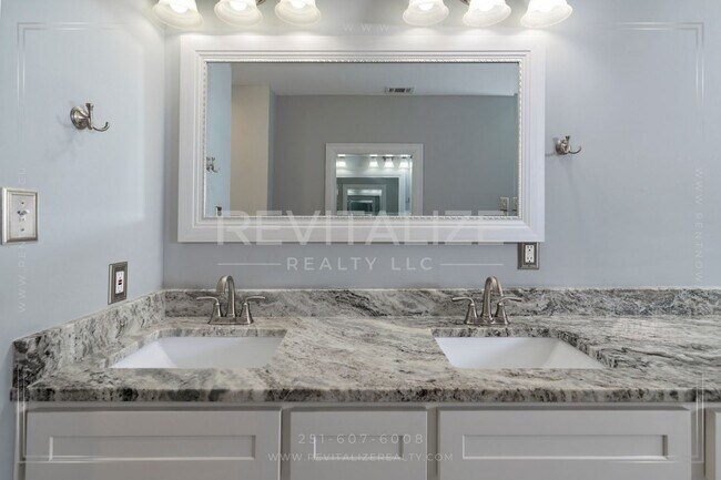 Building Photo - **COMING SOON** Stunning 2 Bedroom/2.5 Bat...