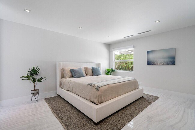 Building Photo - 5284 Boca Marina Cir S