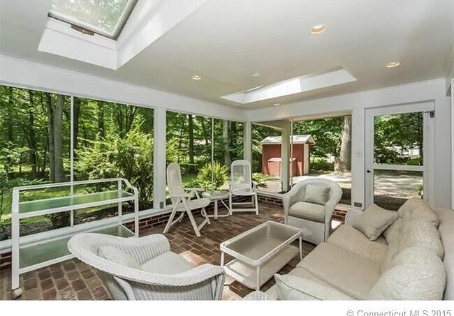 Building Photo - 828 Dentree Dr