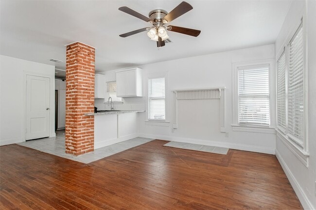 Building Photo - 6112 Llano Ave