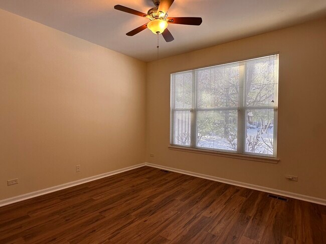 Building Photo - 437 Pine Lake Cir