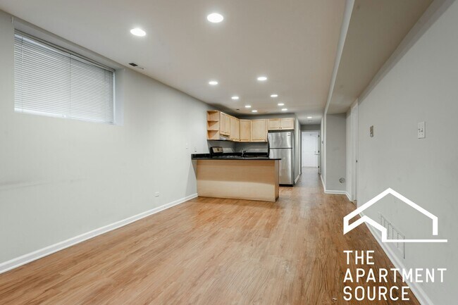 Building Photo - 3216 N Racine Ave