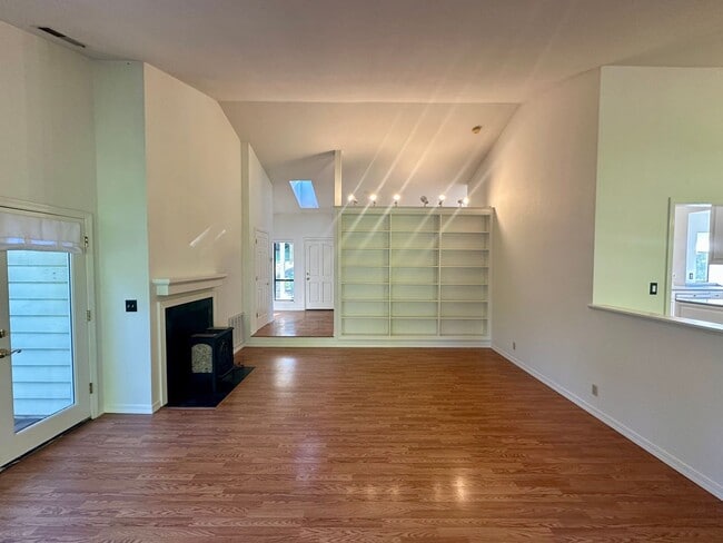 Building Photo - Light Filled 4 Bedroom 2.5 Bathroom Two-St...