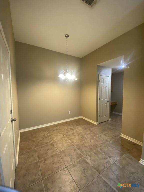 Building Photo - 816 Twin Oaks Dr