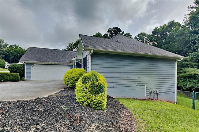 Building Photo - 405 Etowah Valley Way