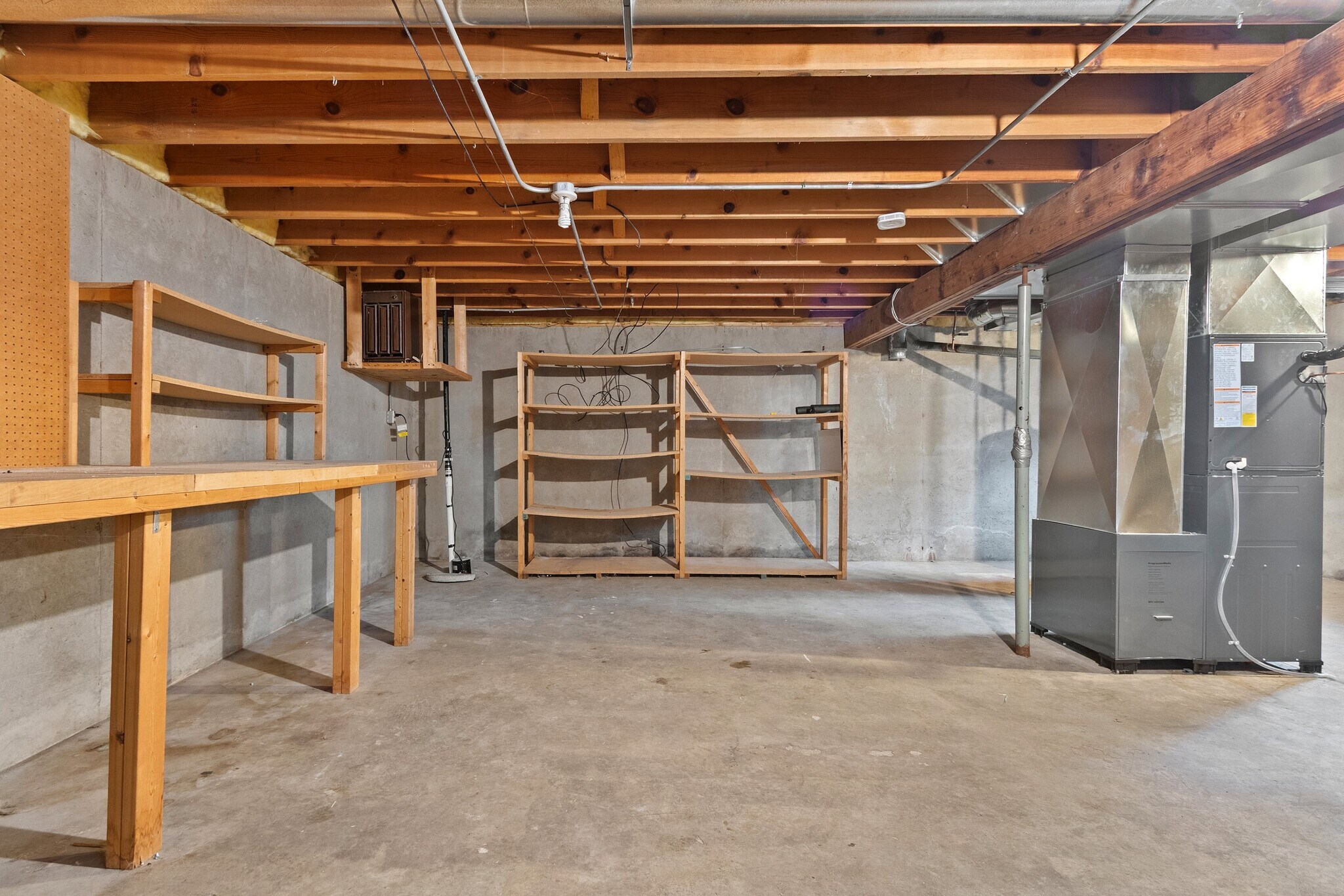 Building Photo - 2437 Deer Trl