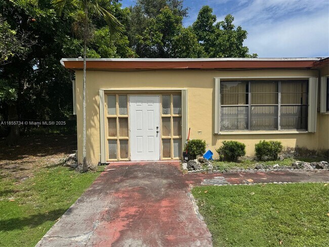Building Photo - 401 NE 174th St