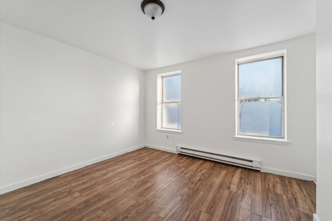 Building Photo - 2 Bedroom House North Philly