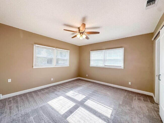 Building Photo - 2614 32nd St