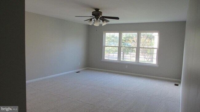 Building Photo - 1045 Fallbrook Ln