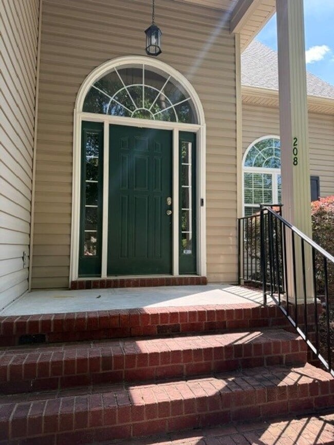 Building Photo - 4 Bed/2.5 Bath Home - Desirable Glen Laurel Subdivision - CBA School District