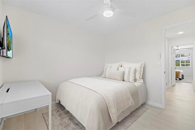 Building Photo - 4722 Lago Vista Dr
