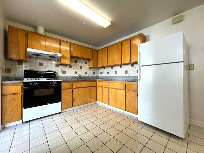 Building Photo - 3800 39th Ave