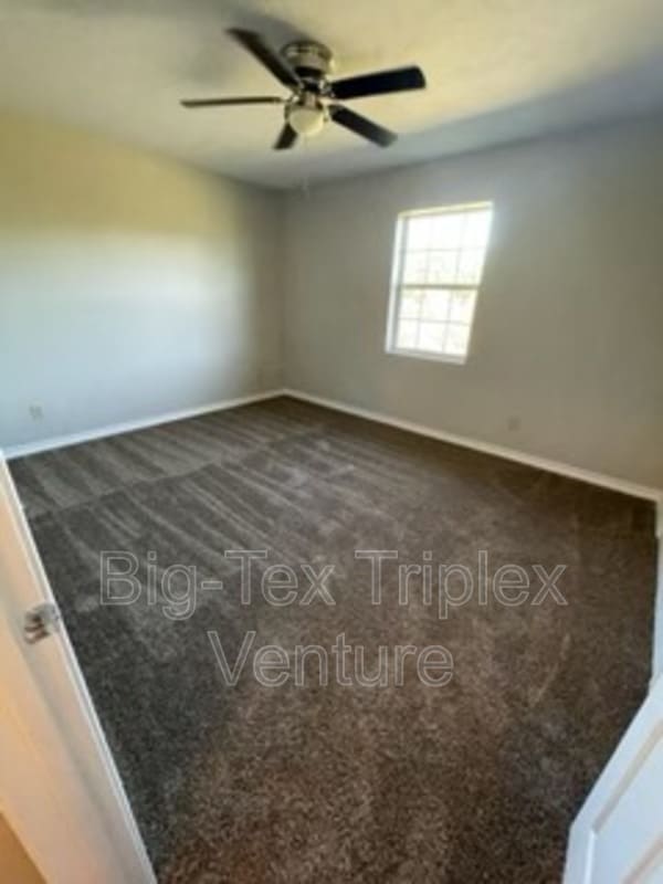 Building Photo - 278 N Pecan St