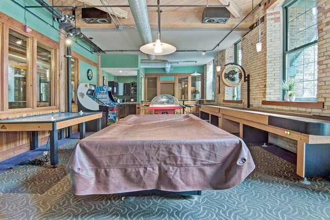 Building Photo - 940 Monroe Ave NW