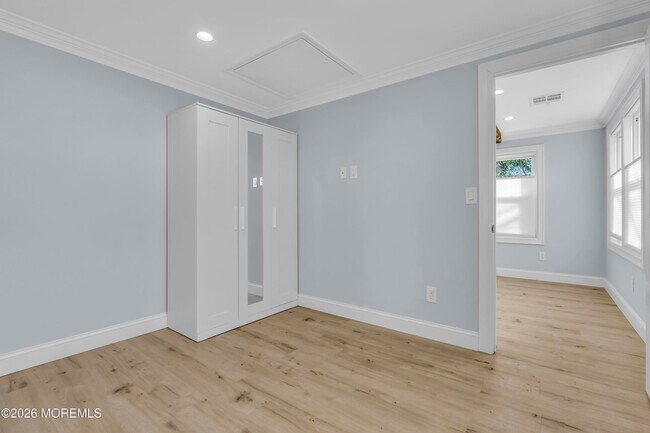 Building Photo - 709 17th Ave