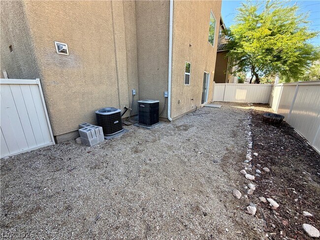 Building Photo - 1232 Little Boy Blue Ave