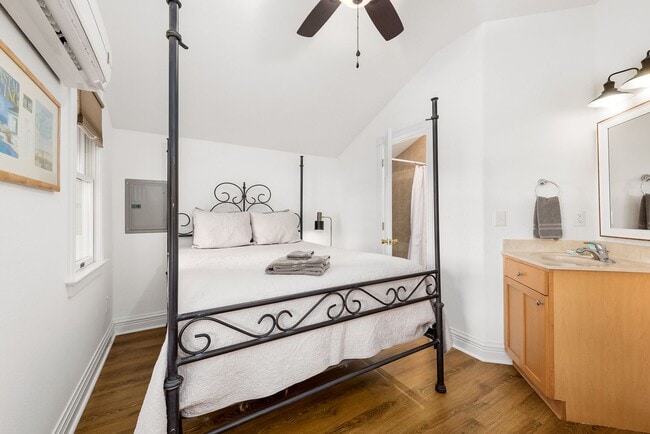 Building Photo - One bedroom home for rent in Manteo