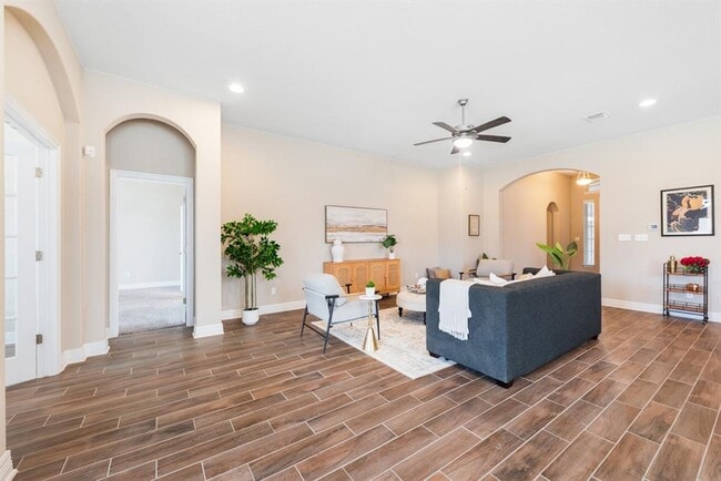 Building Photo - 521 Betony Lp