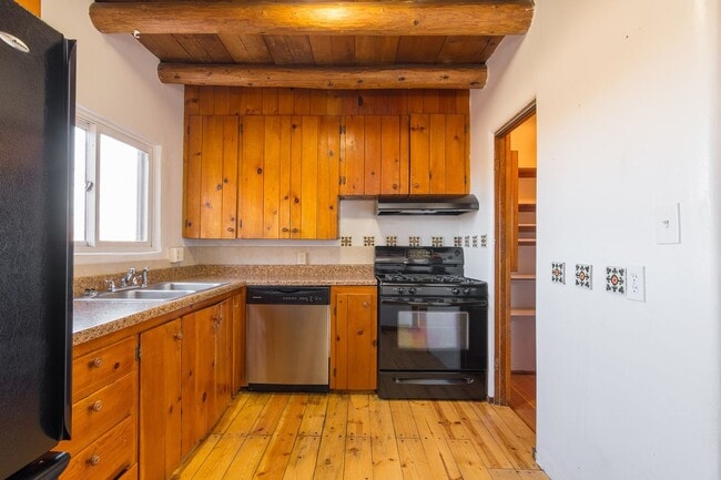 Building Photo - Santa Fe Traditional Home