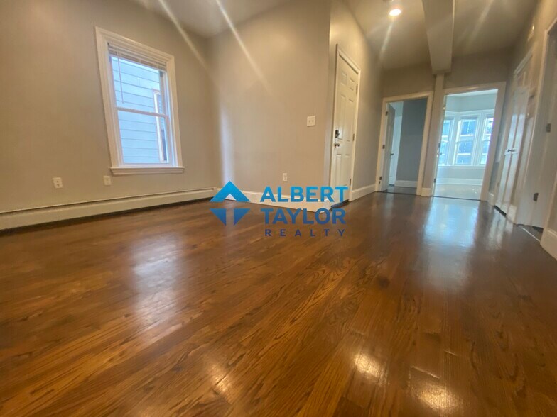 Building Photo - 1568 Tremont St