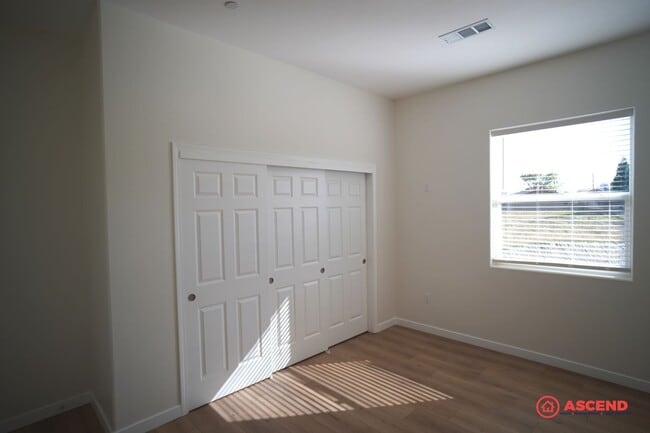 Building Photo - Brand New Home In Tehachapi!