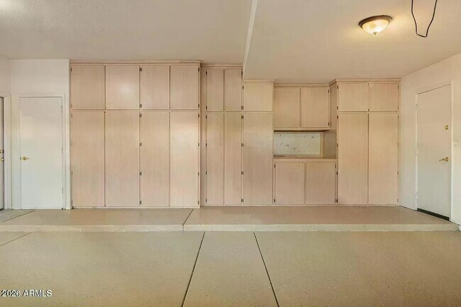 Building Photo - 6901 E Evans Dr