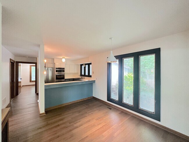 Building Photo - This Home is a Hole in One!